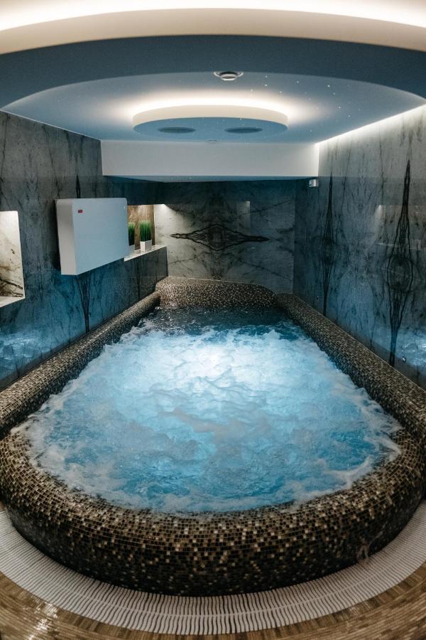 Bohema Hotell Telšiai Exteriör bild